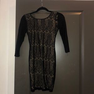 Black quarter sleeved bodycon dress.